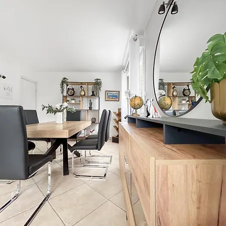 Lumineux Avec Balcons Et Parking Prive 아파트 Chille