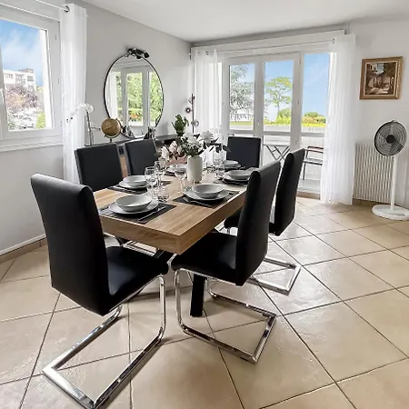 아파트 Lumineux Avec Balcons Et Parking Prive